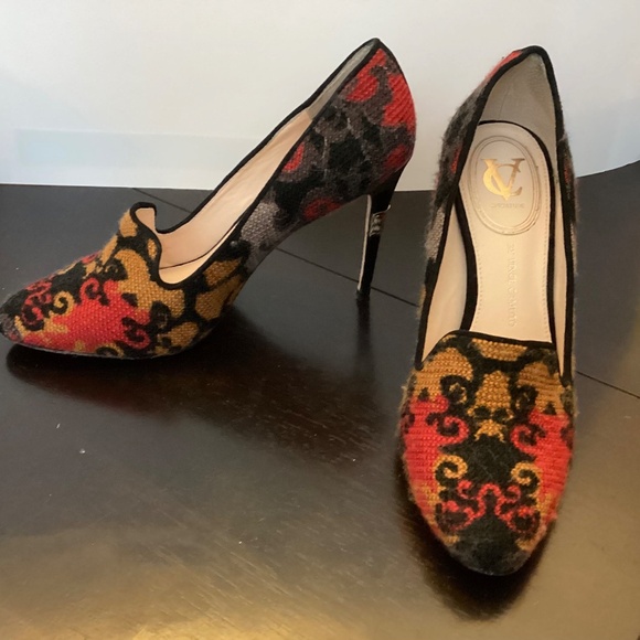 Vince Camuto Signature Tapestry pump - Picture 2 of 4